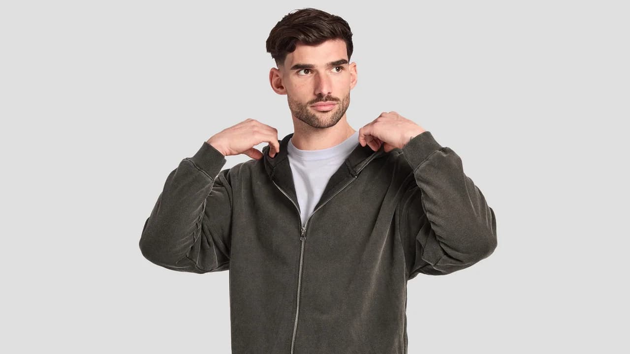 A full-length front zip divides the pouch pocket and the space available for artwork.