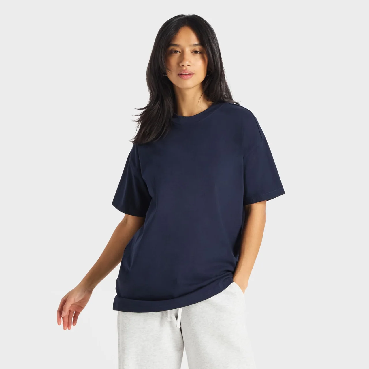A model wearing a plain navy oversized T-shirt.